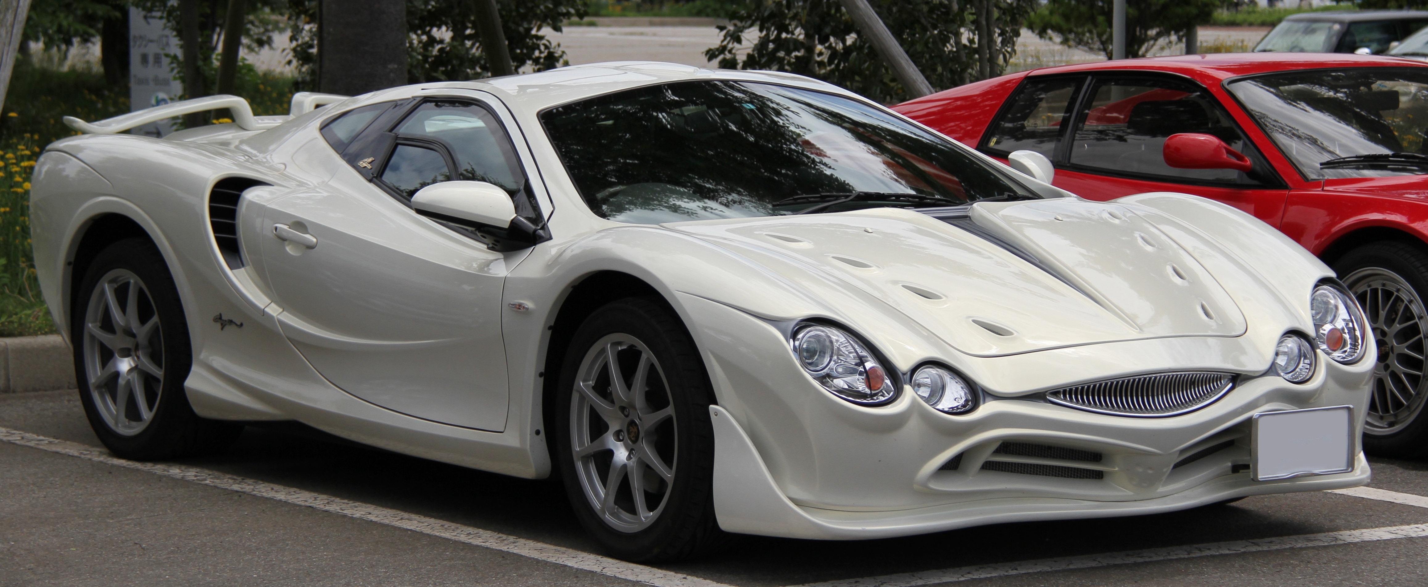 Mitsuoka_Orochi_01.jpg